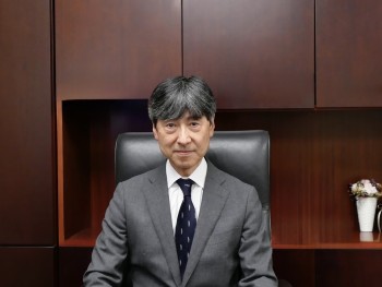 岩間厚志所長