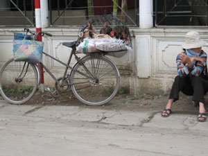 図５：ハノイ（ベトナム）の街かど